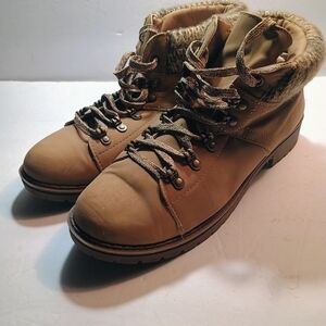 Tan Fur-Lined Lace-Up Boots